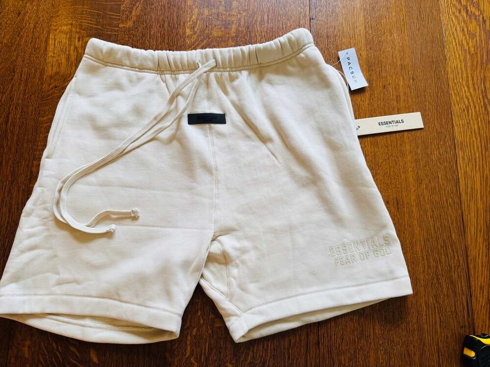 NWT Fear of God ESSENTIALS Sweatshort EGGSHELL in Large